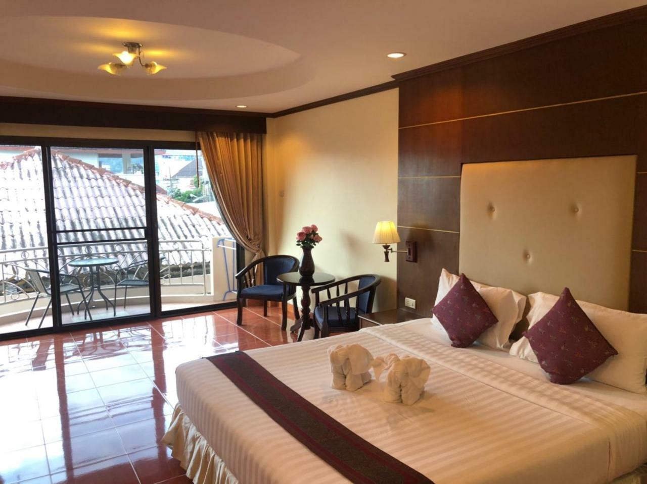 Ban Tyrol Hotel Patong Buitenkant foto